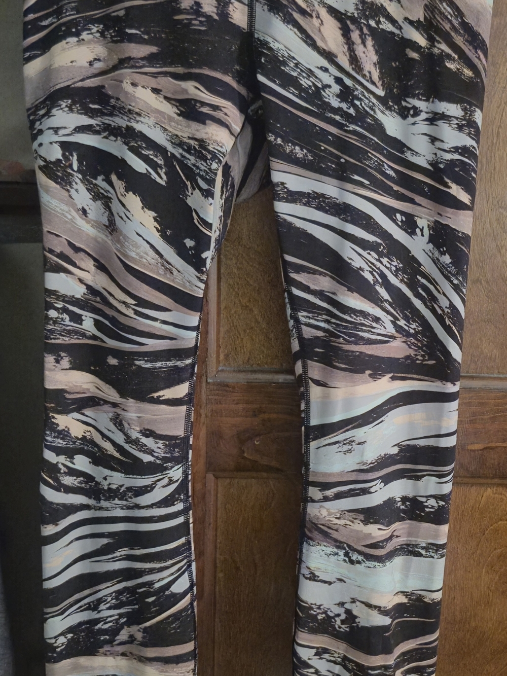 LULULEMON WUNDER-UNDER HIGH RISE TIGHTS IN COLOR SPASH MUTLI PATTARN SIZE 6